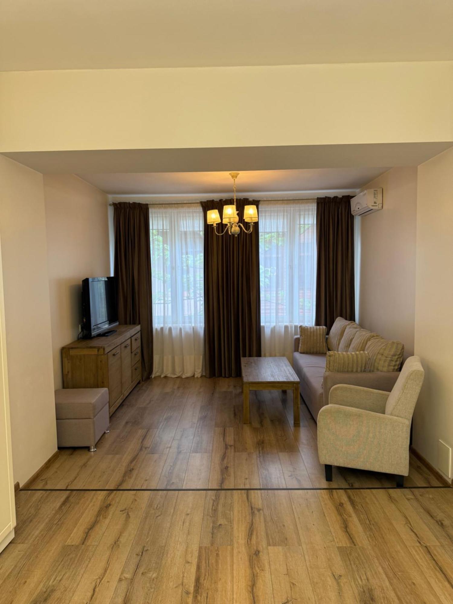 Family Apart Odessa Ngoại thất bức ảnh
